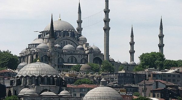 İstanbul gezilebilecek tarihi yer Rüstempaşa Cami