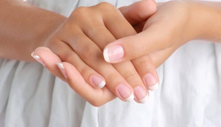 Tırnak neden soyulur